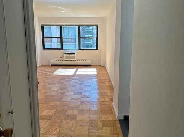 330 E 46th St, New York, NY