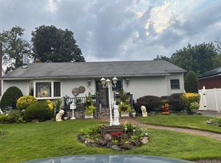 902 EDWARDS BLVD, Valley Stream, NY 11580