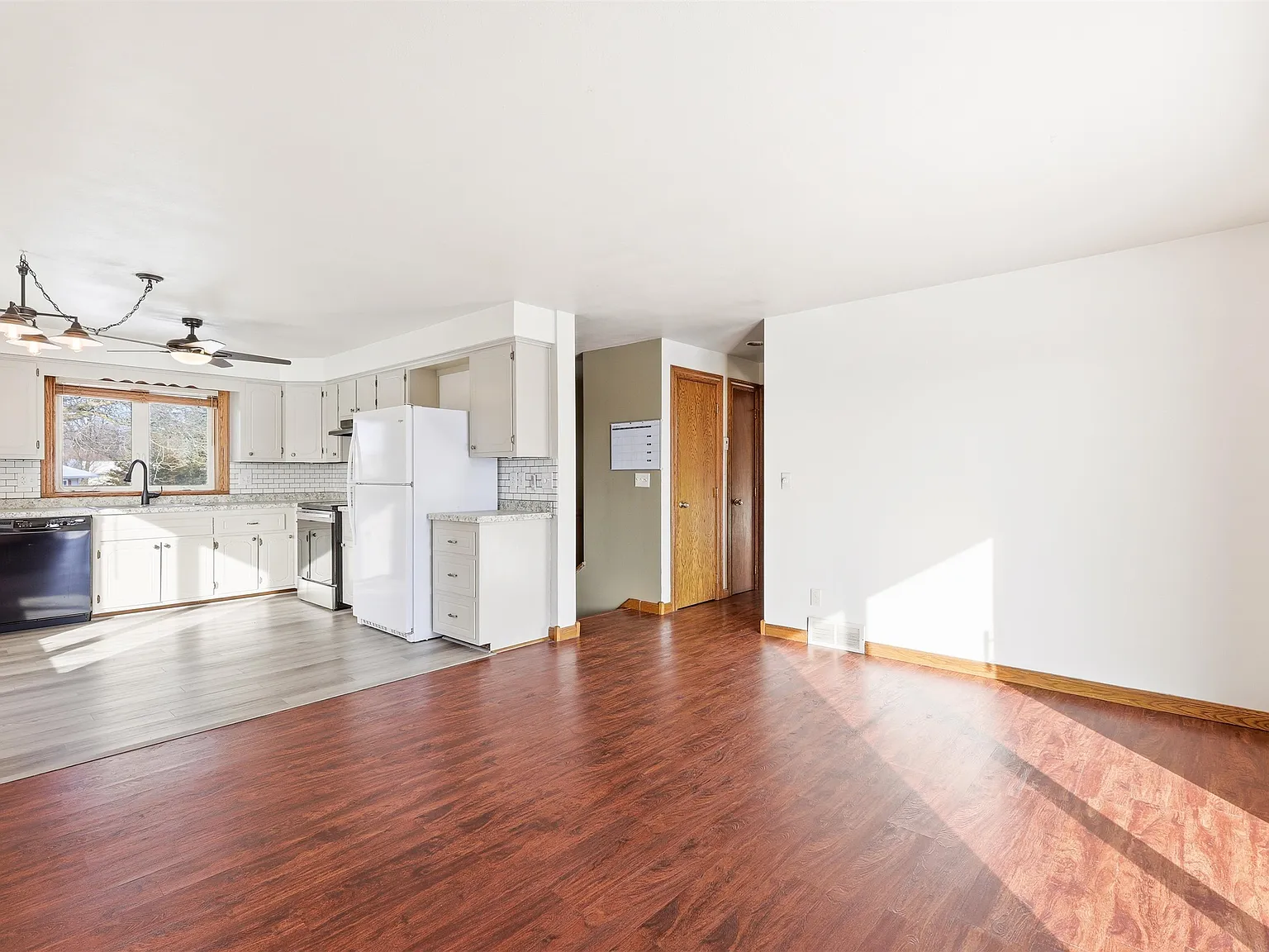 3 bed, 1100 sqft, $1,725 — Photo 3