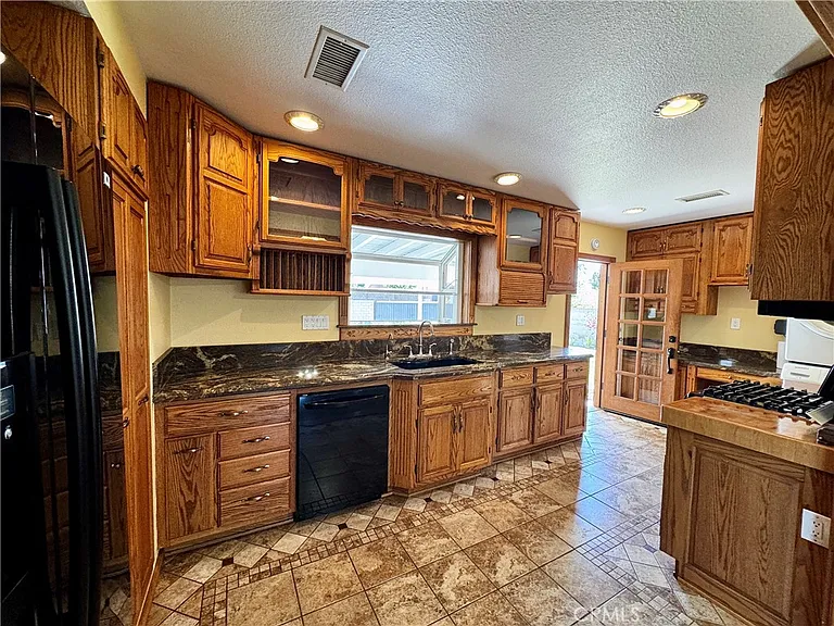 14414 Studebaker Rd — Photo 6