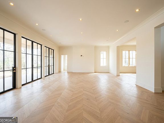 4th image of 140 Reed Way