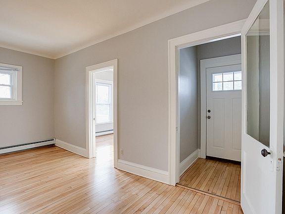 5th image of 352 Cretin Ave N APT 2