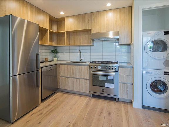 3rd image of 14-33 31st Ave #3