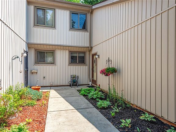 4th image of 5571 Candlewood Ct