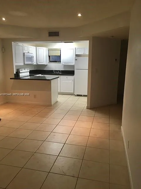 Las Vistas At Doral Condo — Photo 3