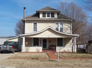 112 S Highland Ave, Chanute, KS 66720