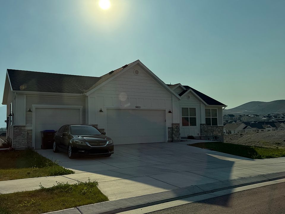 1st image of 9603 N Bluebell Dr #2