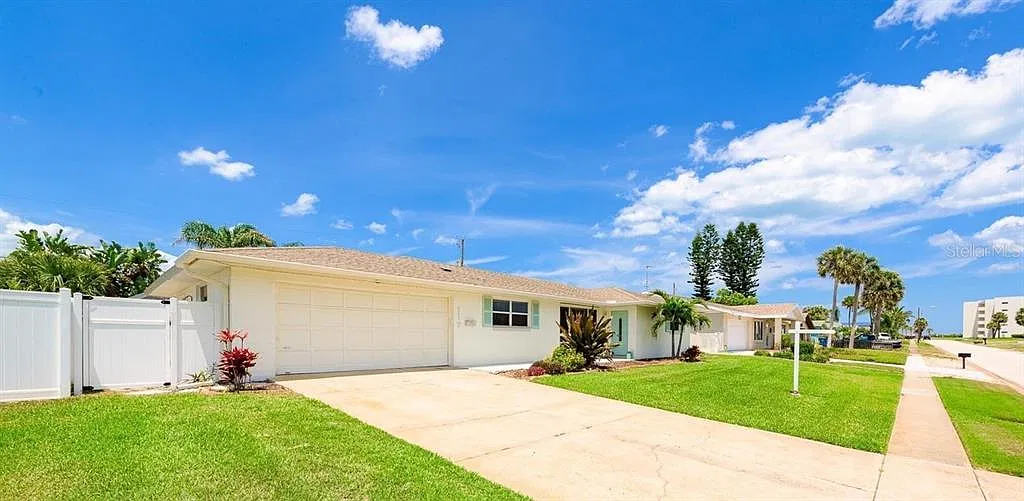 4 bed, 2.0 bath, 1921 sqft, $4,000 — Photo 1