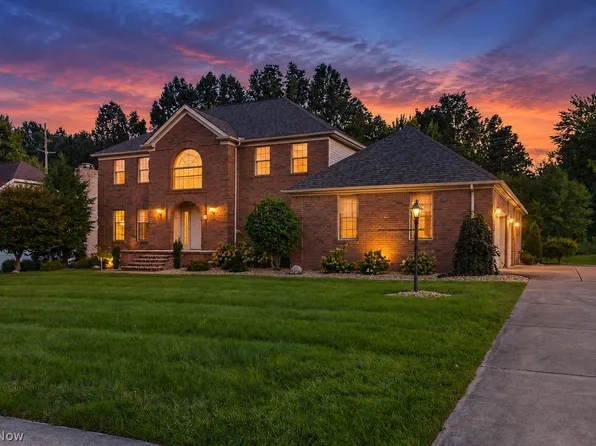 111 Kings Ln, Canfield, OH 44406