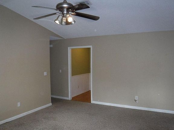 5th image of 2393 Peachtree Dr