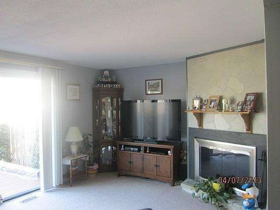 3rd image of 1293 Peppertree Dr