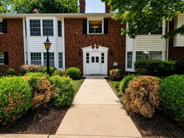 2876 Pease Dr APT 208, Rocky River, OH 44116