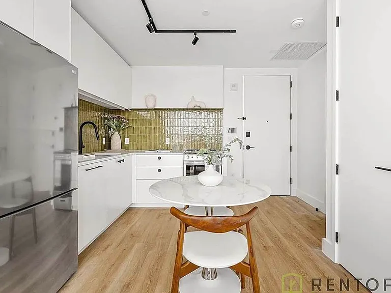 60 Cedar St #602D — Photo 2