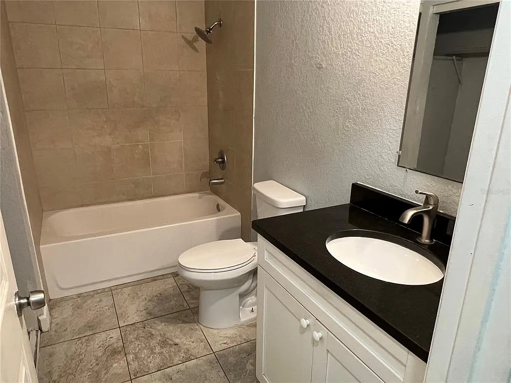 3 bed, 1.0 bath, 850 sqft, $1,900 — Photo 3
