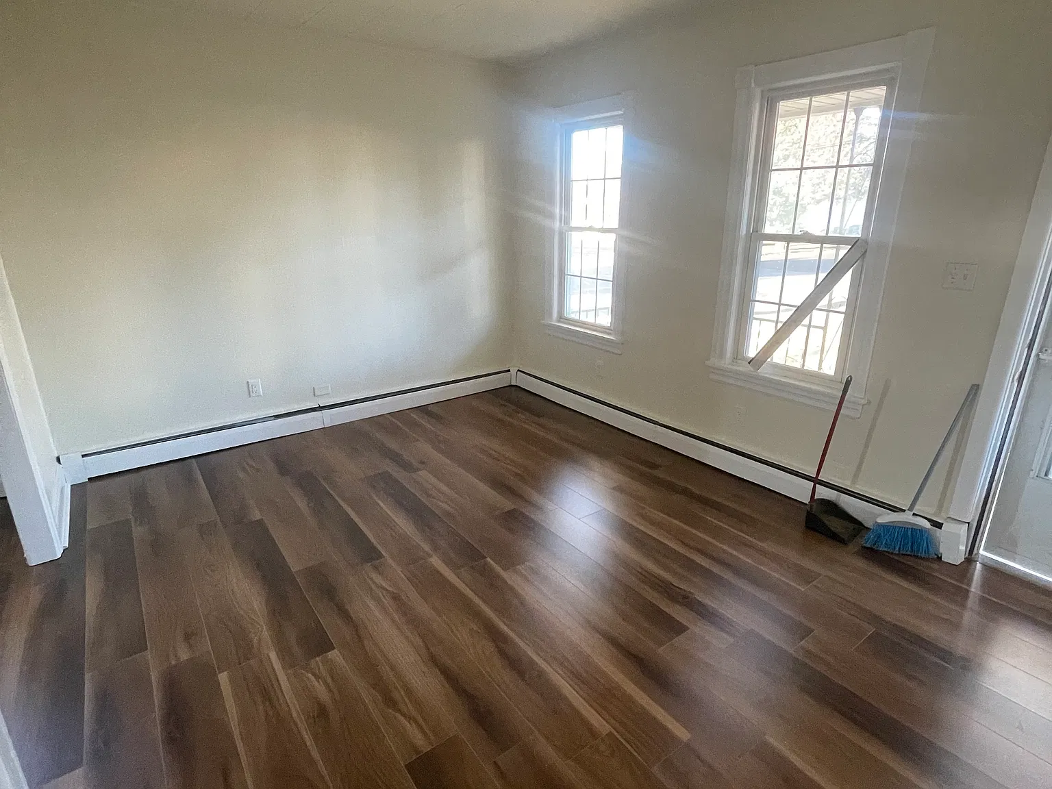4 bed, 1.5 bath, 1872 sqft, $2,400 — Photo 2