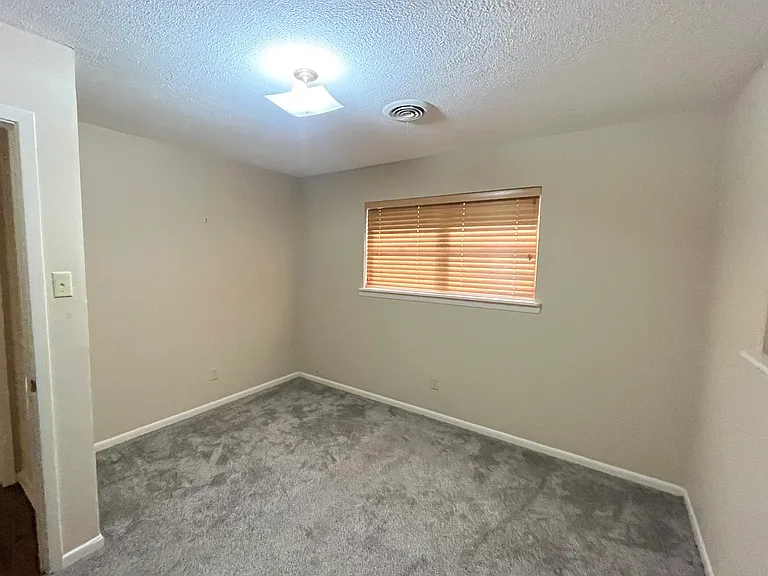 1506 Elizabeth St — Photo 7
