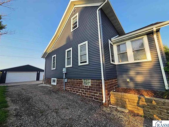 2nd image of 615 Elm Ave W
