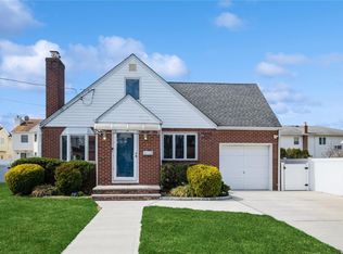 4 Lee Ave, Albertson, NY 11507