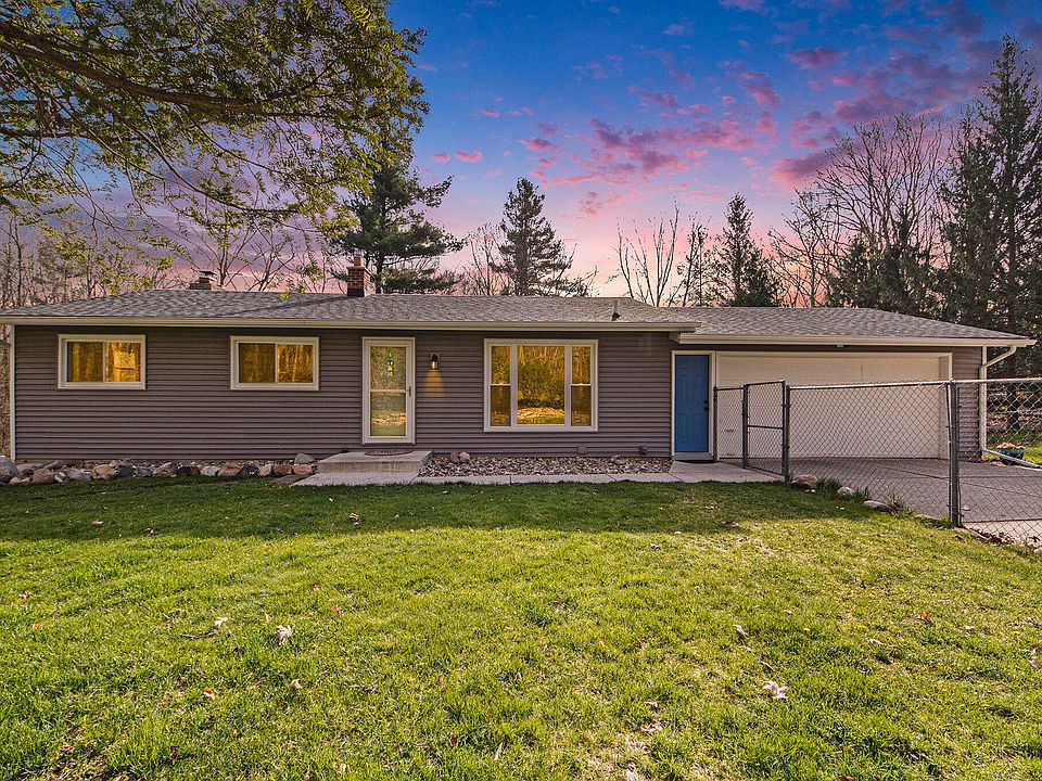 1st image of 5605 Rockbluff Dr NE