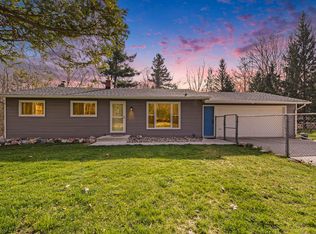 5605 Rockbluff Dr NE, Comstock Park, MI 49321