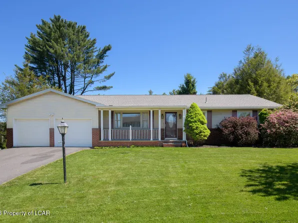 7 Manor Dr, Dallas, PA 18612