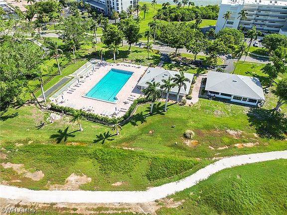 3rd image of 4223 Bay Beach Ln #3B