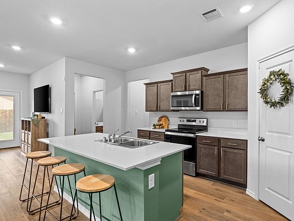 5th image of 919 Sunrise Ln