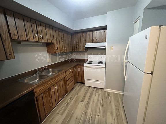 5th image of 1320 Millerwood Dr Unit 3