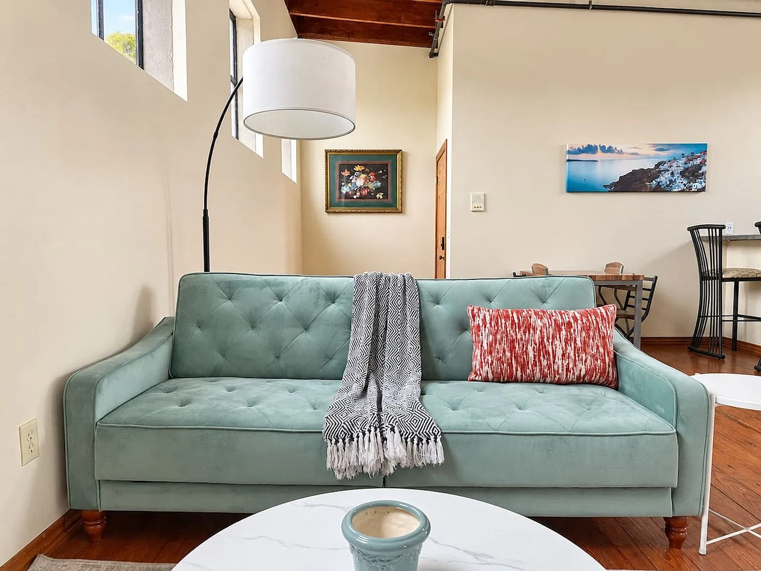 2 bed, 1.0 bath, $2,423 — Photo 2
