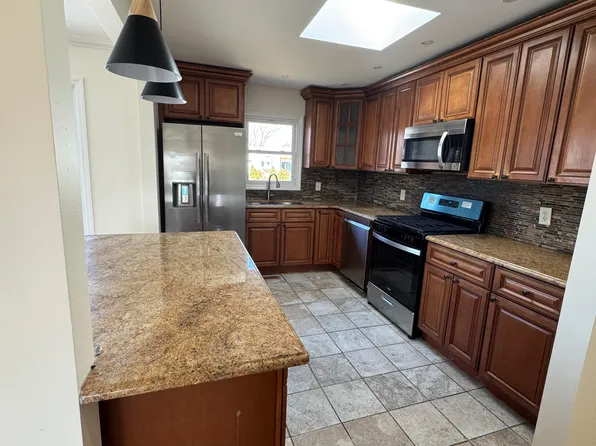 (undisclosed Address), Selden, NY 11784