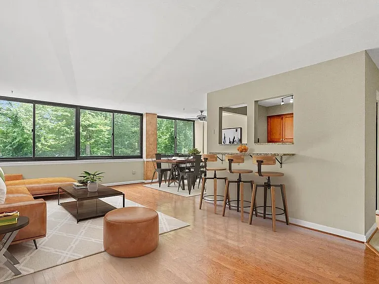 600 Roosevelt Blvd — Photo 3