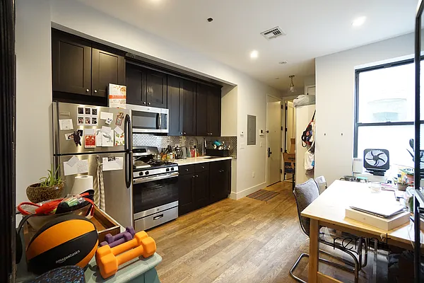 Rented by Rennit Inc. | media 27