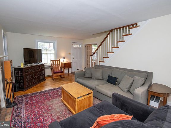 5th image of 434 Longfellow Rd