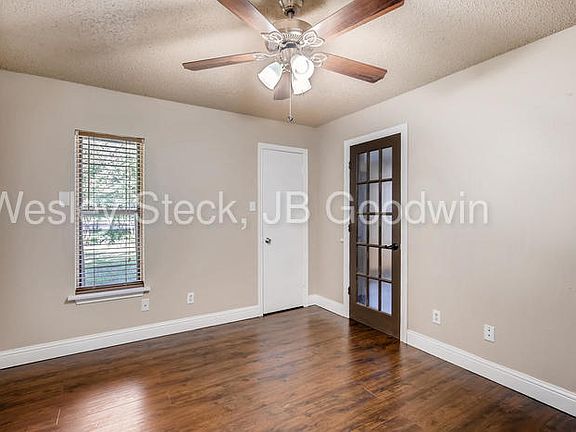5th image of 2200 Emerald Isle Dr