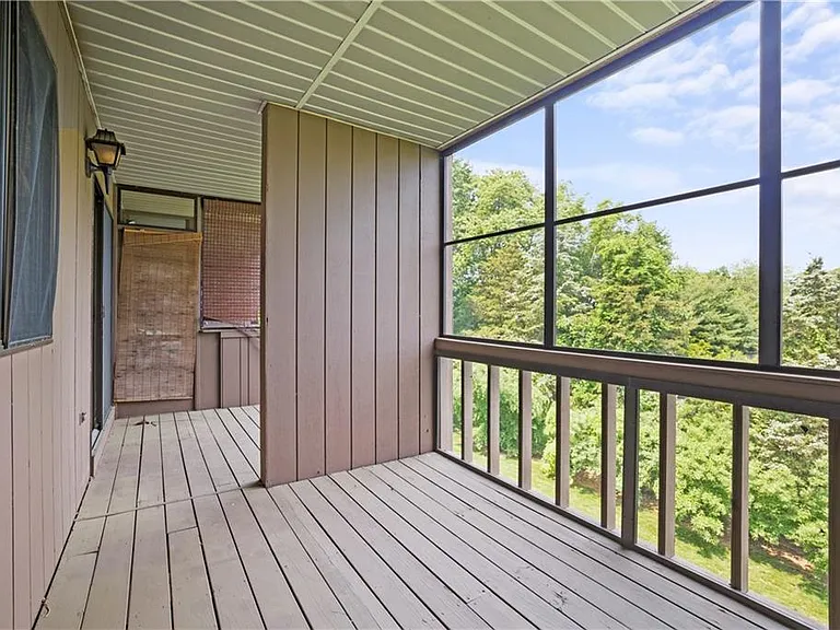 196 Old River Rd #5-F — Photo 18