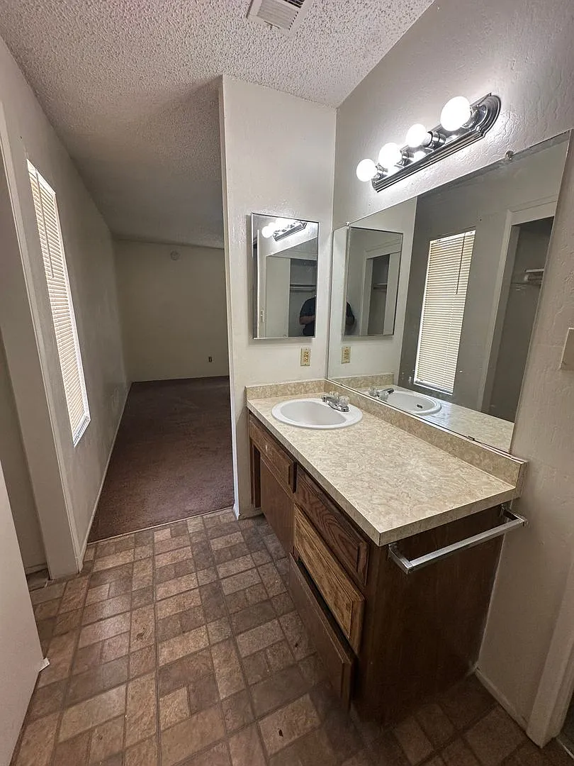 1001 McDonald Way #19 — Photo 4