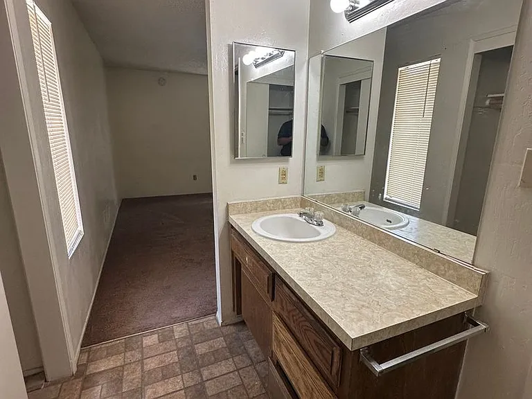 1001 McDonald Way #19 — Photo 4