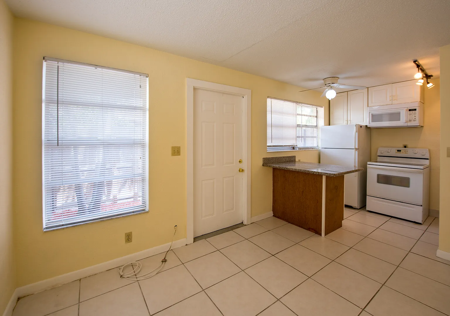 1142 NE 3rd Ave — Photo 1