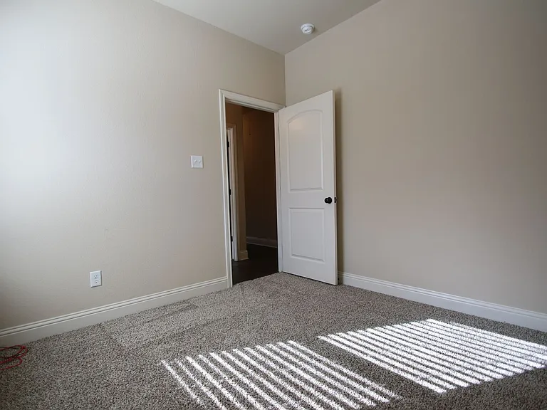 3217-3219 Karen St — Photo 11