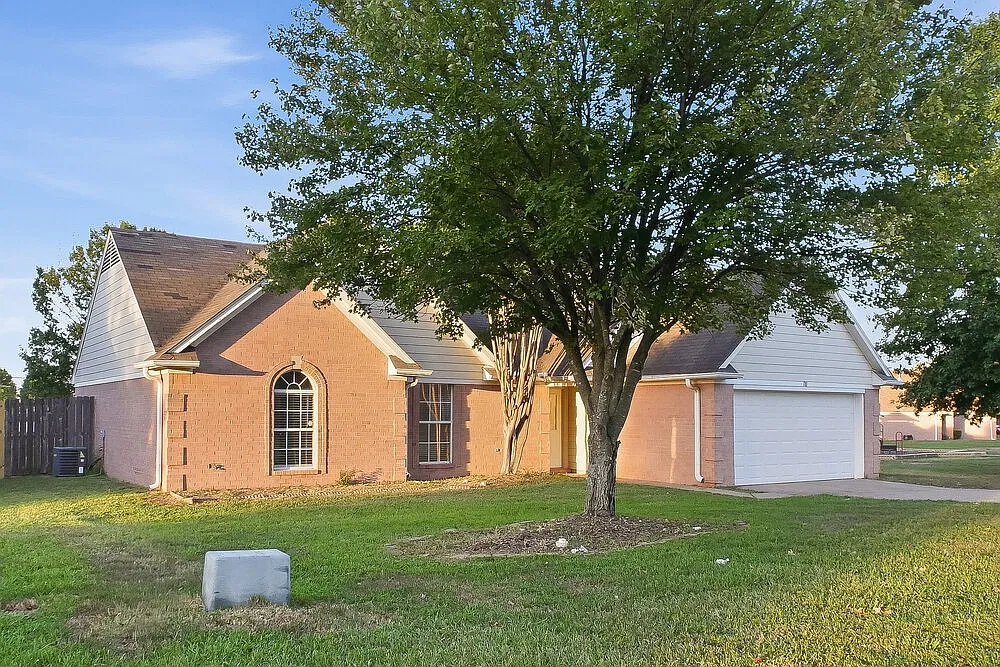 3 bed, 2.0 bath, 1566 sqft, $1,925 — Photo 3