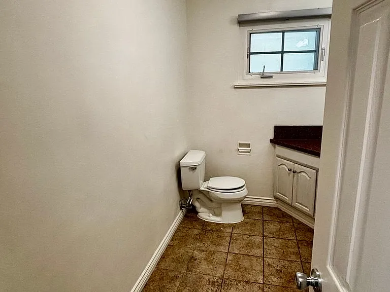 Large 2 bed 1 bath with private outdoor patio- Bankers Hill — Photo 14