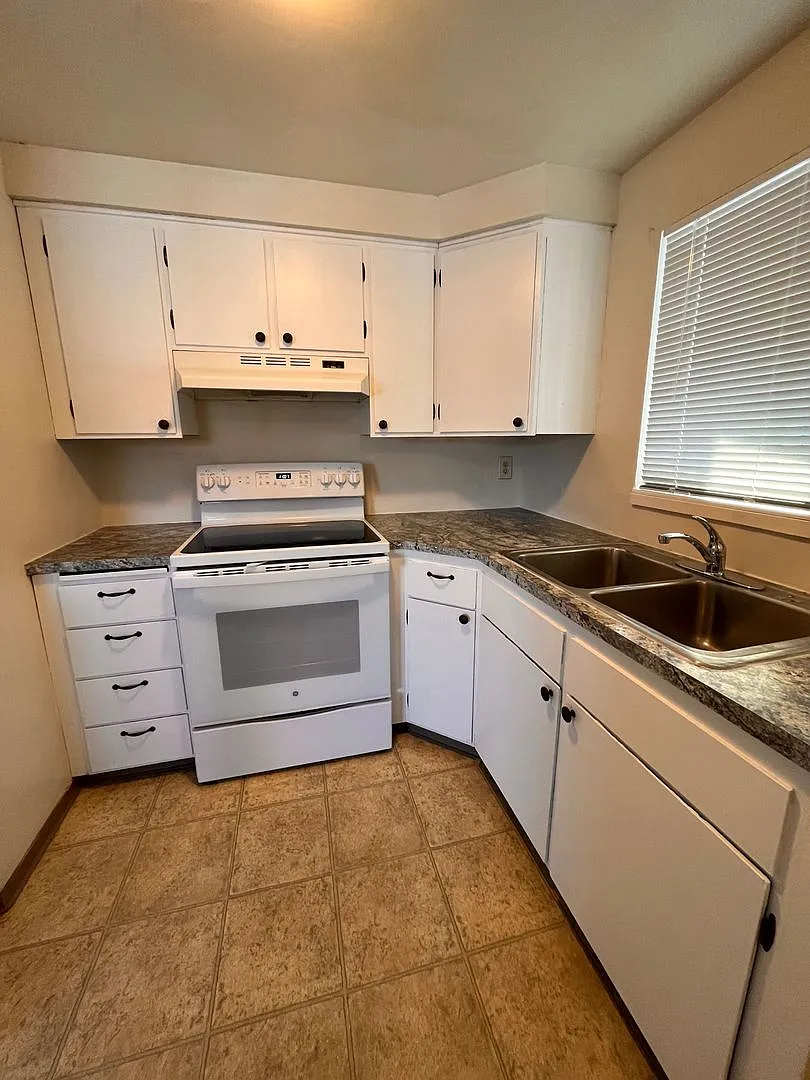 302 & 304 W Court Street — Photo 2