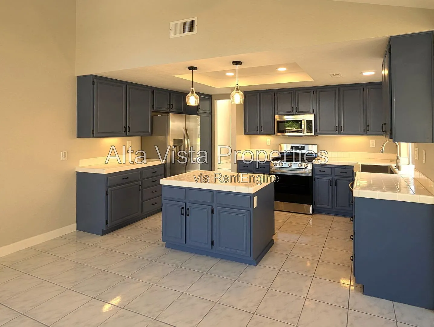 3 bed, 2.0 bath, 1554 sqft, $3,649 — Photo 4