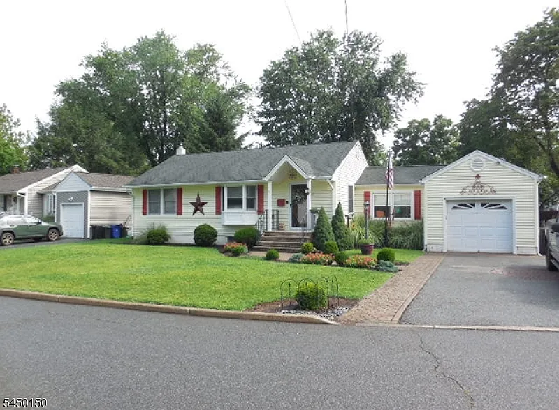 3 bed, 1.0 bath, $3,600 — Photo 1
