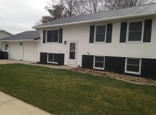 3230 Eden Ln SW, Cedar Rapids, IA 52404