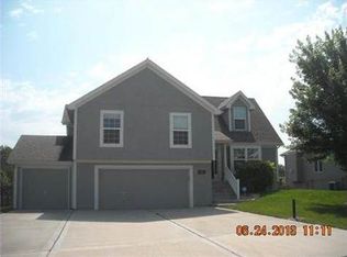 992 Sicklebar Dr, Peculiar, MO 64078