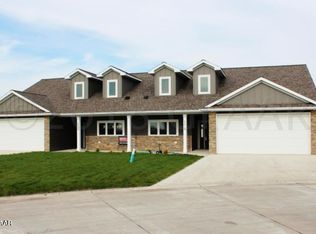 5588 Lee Cir, Grand Forks, ND 58201