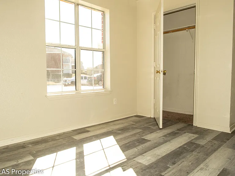 2913 Cantabrian Dr #B — Photo 8