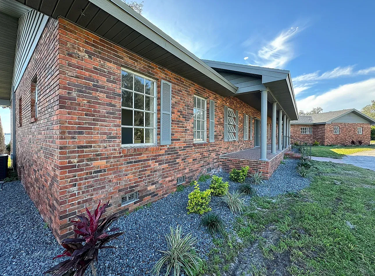 5 bed, 3195 sqft, $2,950 — Photo 1