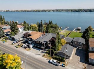 692 W Chestermere Dr, Chestermere, AB T1X1B5